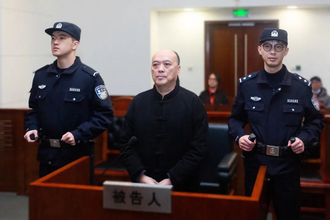 受贿、伪造武警警官证 上海公安学院原副院长李锦明获刑十一年半