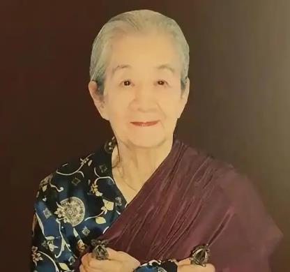 1947年，57岁北交大校长张福运，趁妻子熟睡，悄悄来到17岁养女房间。不久后养