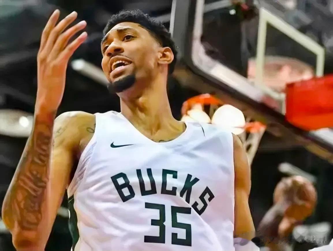 北京时间7月7日NBA雄鹿队向前独行侠队中锋球员伍德提供了一份3年4500万美元