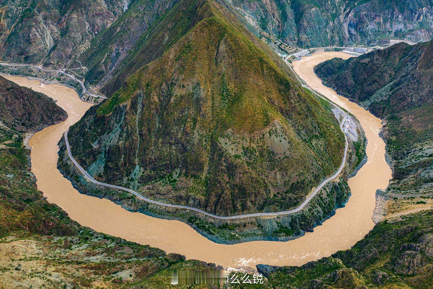 G214滇藏线不可错过的大自然奇观｜金沙江大拐弯 这里是世界自然遗产“三江并流”