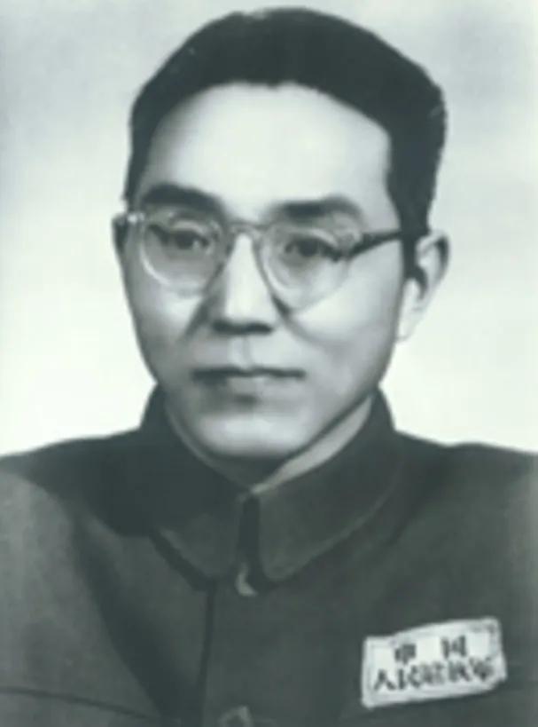 1949年，被判10年的地下党员戴中溶醒来后，惊奇地发现，监狱中空荡荡的，看守们