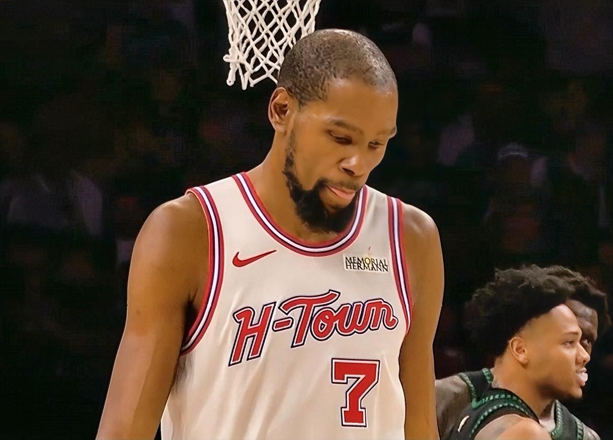 火箭这赛季或许提前结束了？
真是笑不活了！火箭加时领先13分后被15-0翻盘，但