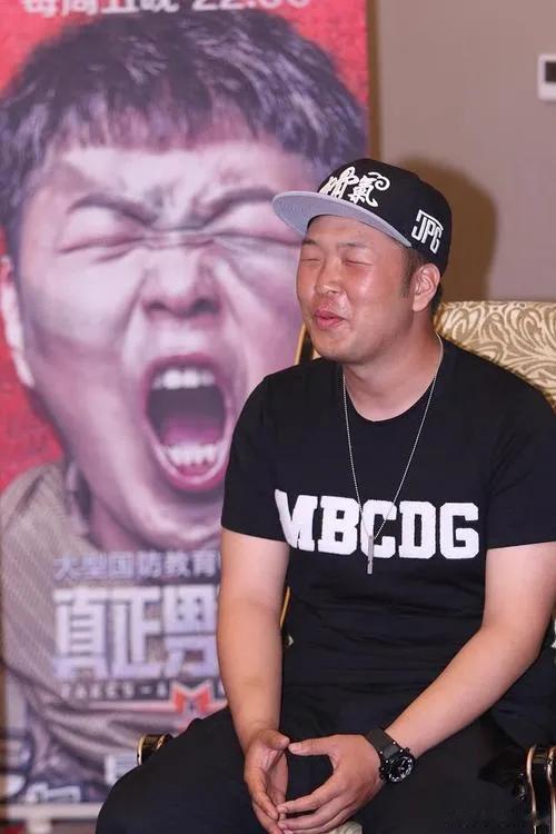 杜海涛太原演出现场气氛热烈，他以其独特的幽默风格和搞笑才艺，引得观众笑声不断。台