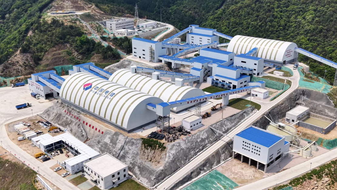220亿超长期特别国债精准发力，支持老旧营运货车报废更新为新能源重卡，同步全国建