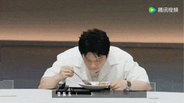 樊振东吃播暖心一饭封神 看完片段真的被樊振东戳到了，安安静静认真干饭，还能记起多