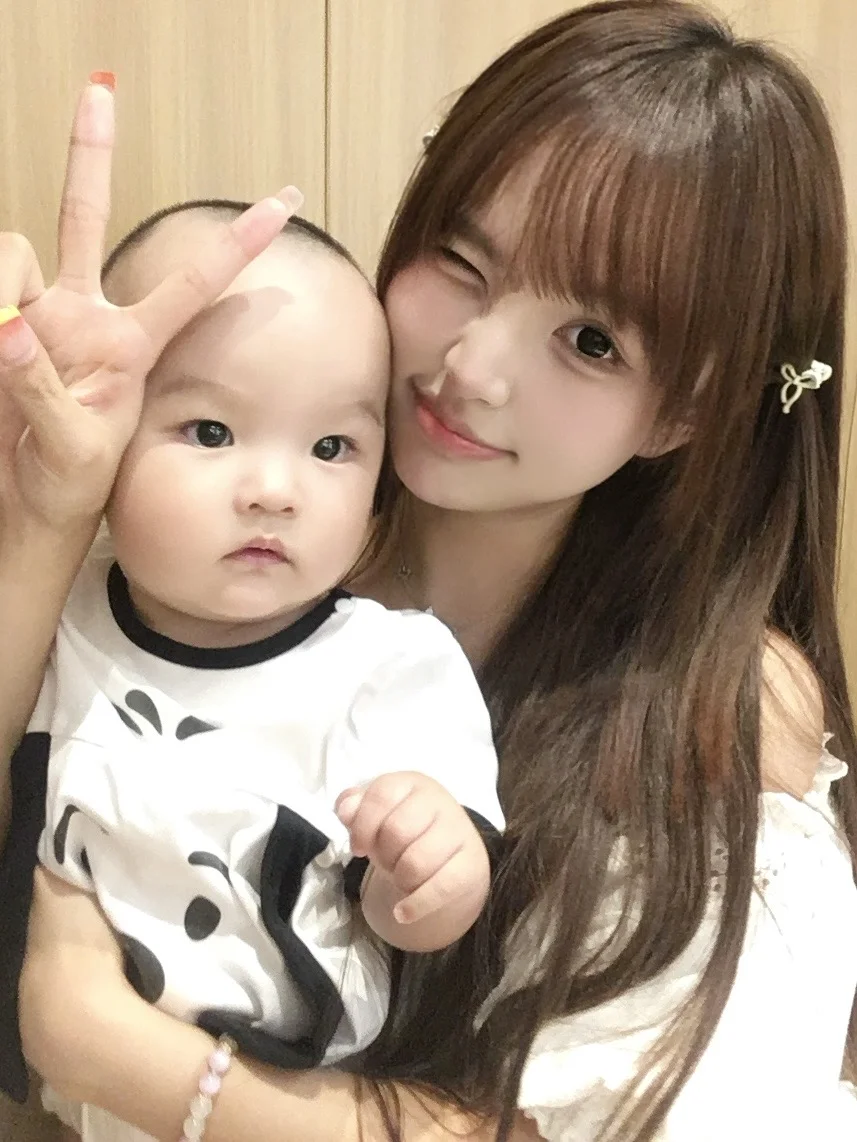 和儿子拍照嘛 我好看就行！