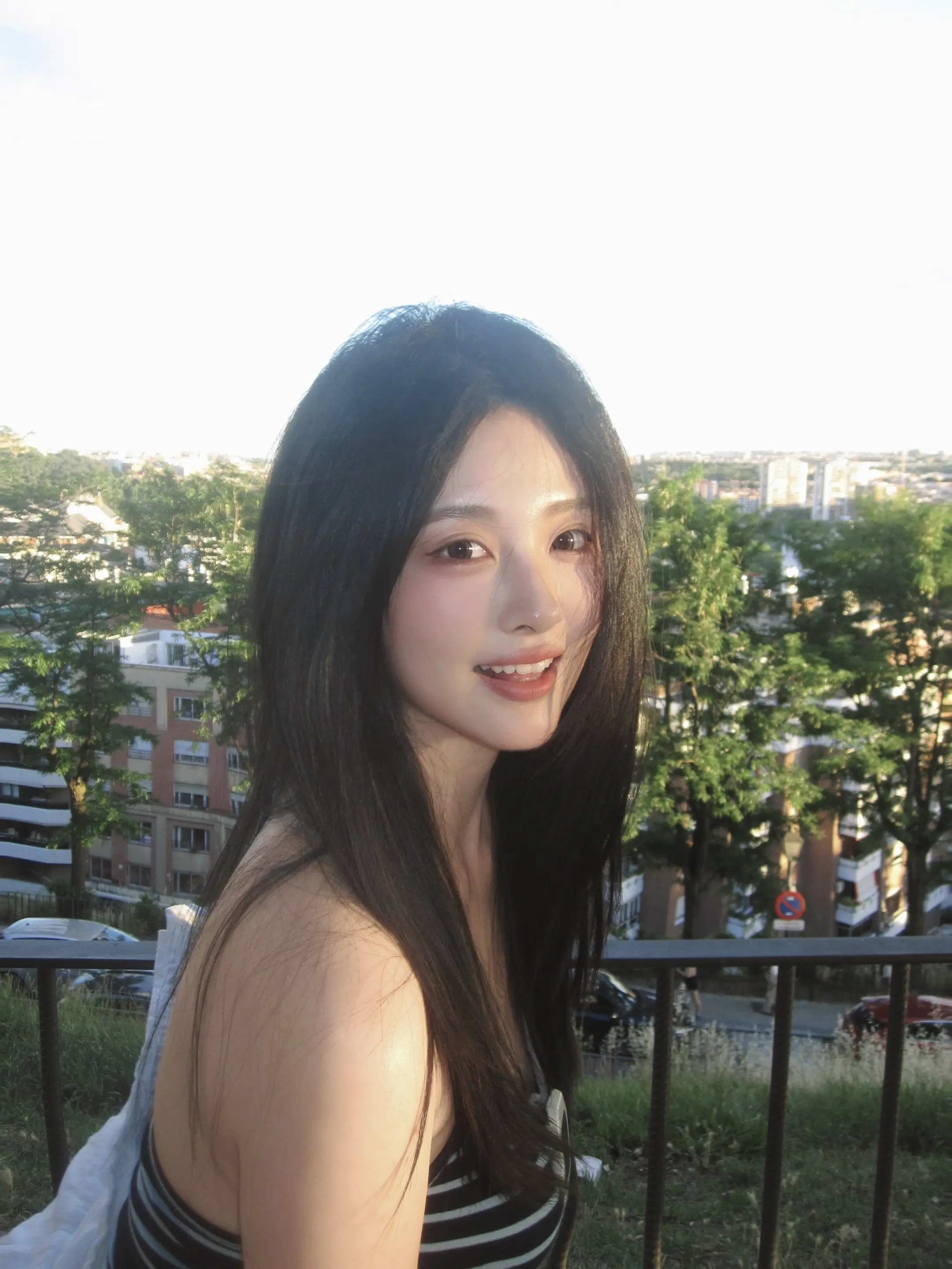 你眼睛会笑 弯成一条桥