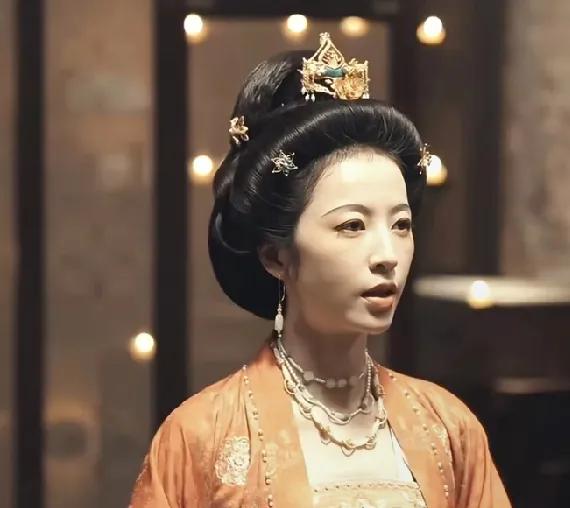 大家直呼周雨彤演技太好了。
太平年也加了婆媳大戏，钱弘俶老婆孙太真，被钱弘俶生母