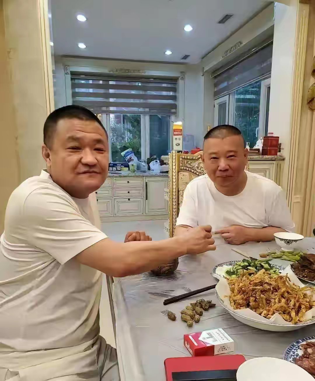 郭德纲老师请客，每次都有毛豆、拍黄瓜 ​​​