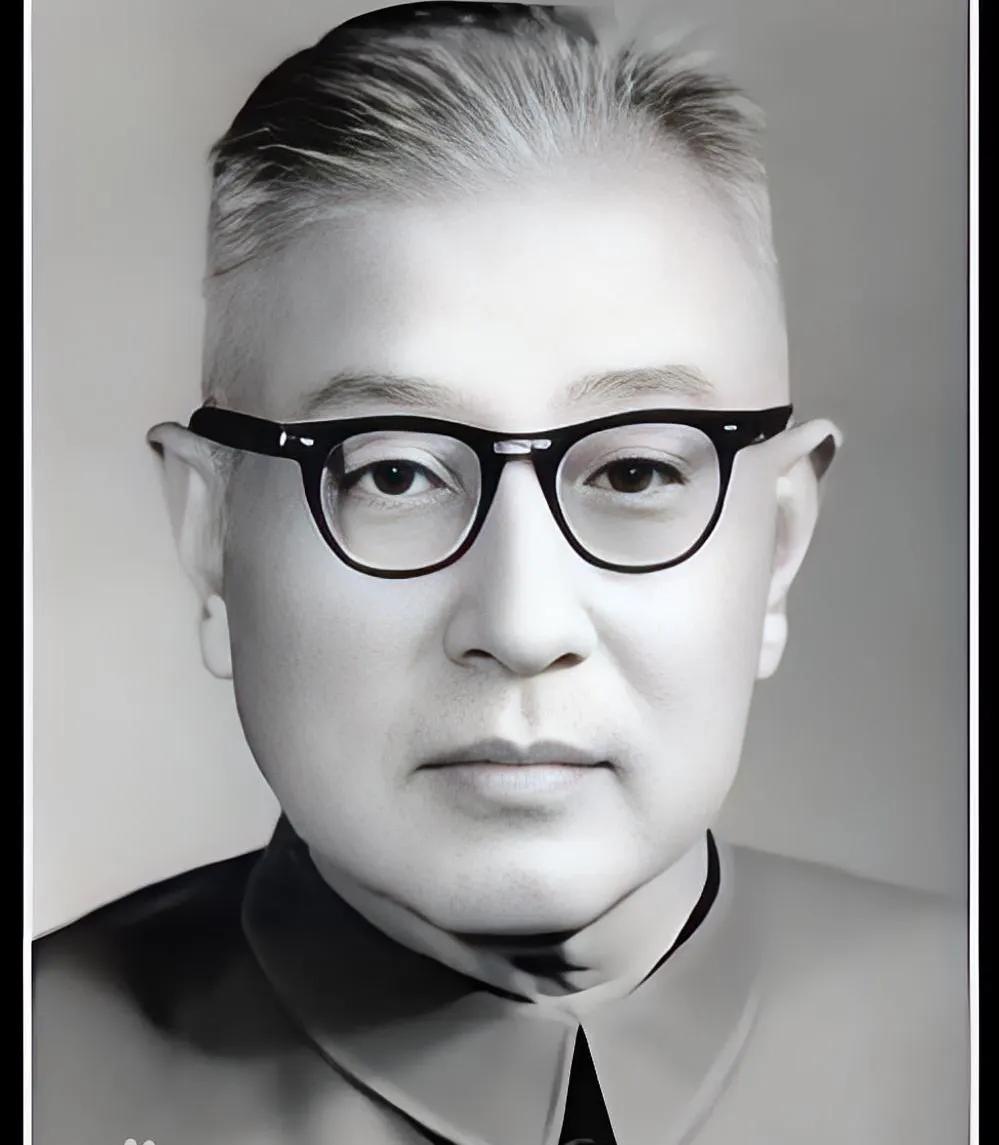 1949年底热河省省委书记王国权；省委副书记强晓初；
省委常委：王国权、强晓初、