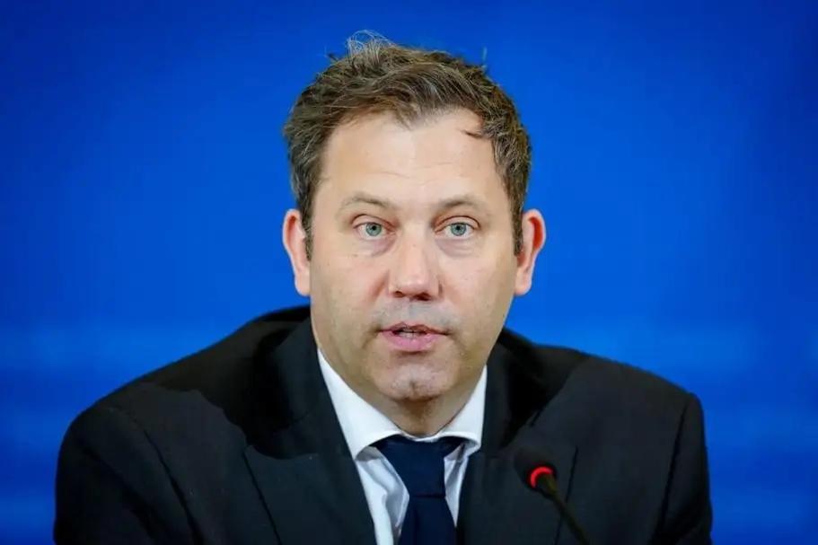 当德国副总理因200辆比亚迪巴士公开失态，当30亿欧元补贴含泪向中国车敞开大门，