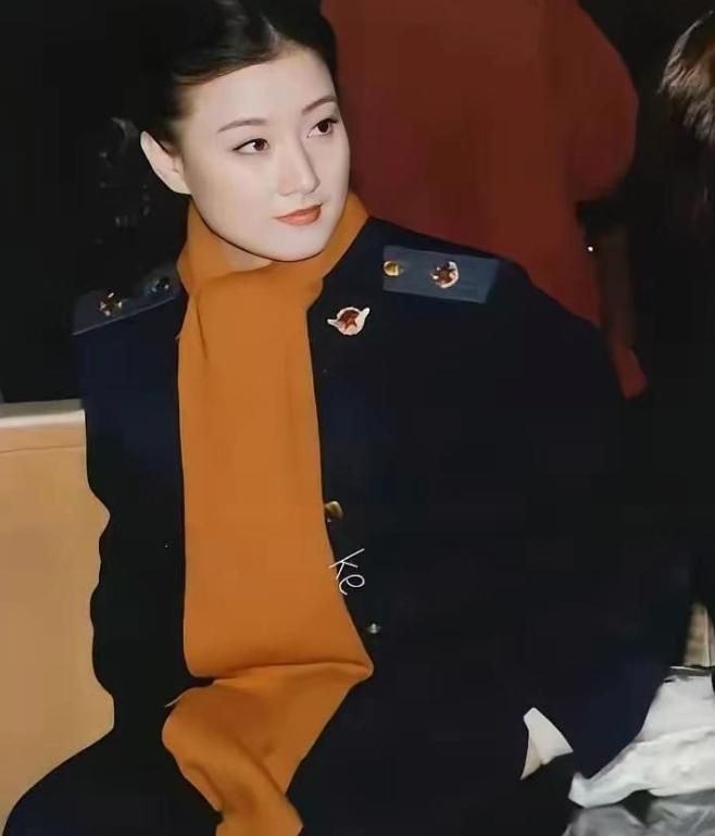 一个团没了，她最后的工作，是替这个团体面收场。这事说大，大到承载着海政文工团几十