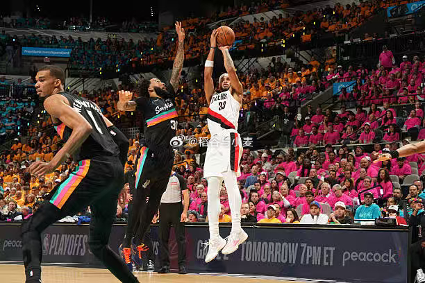 图马尼-卡马拉是真的离谱。常规赛后半段表现明显回暖了，攻防两端都有不错的表现，这