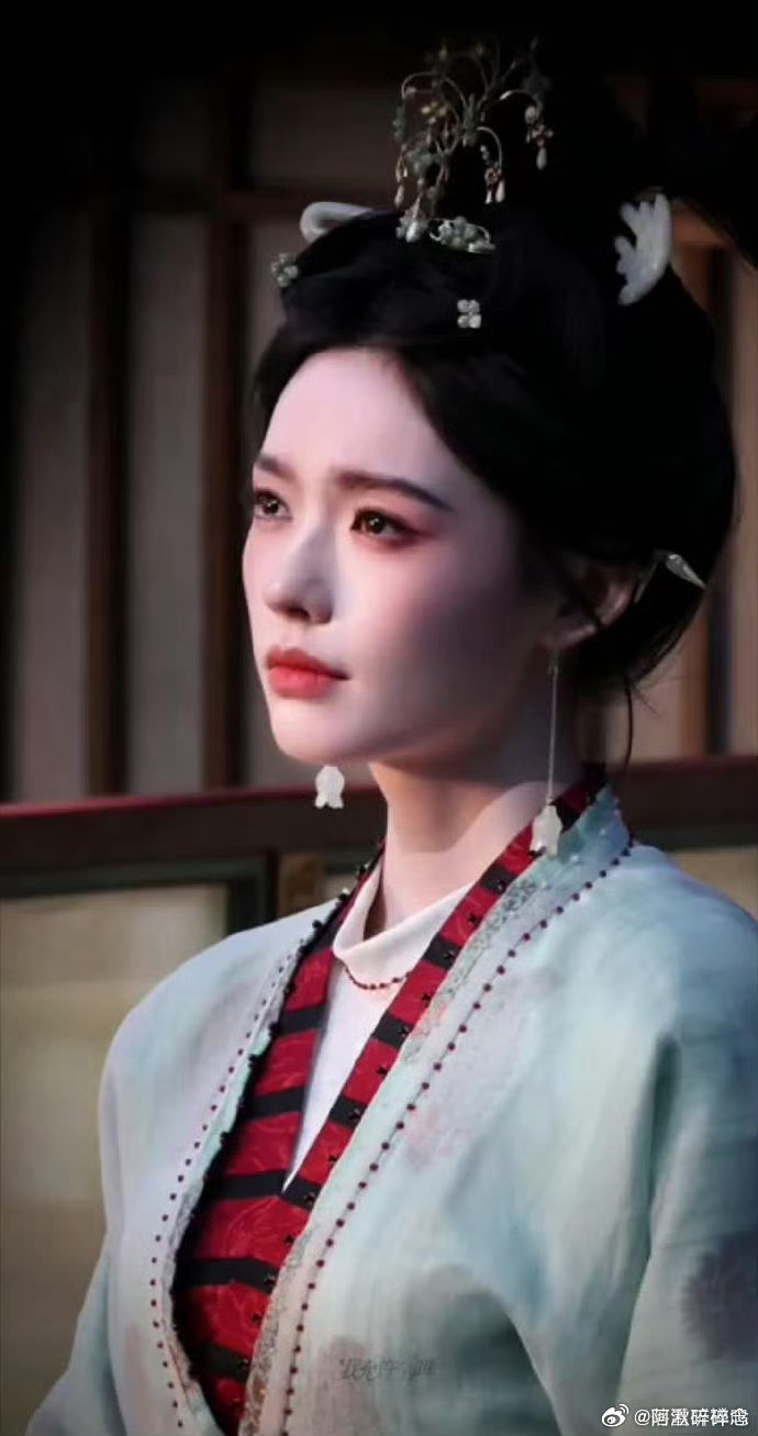 林允人在组里拍戏锅从天降站姐团队沟通问题却让林允背锅，恶意造谣太过分，专注拍戏的