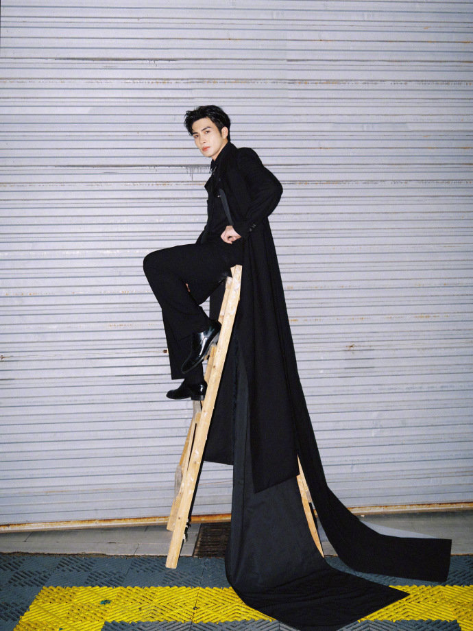 张彬彬修什么车来修我 张彬彬修什么车来修我！清冷贵气西装与修理厂的碰撞，反差魅力