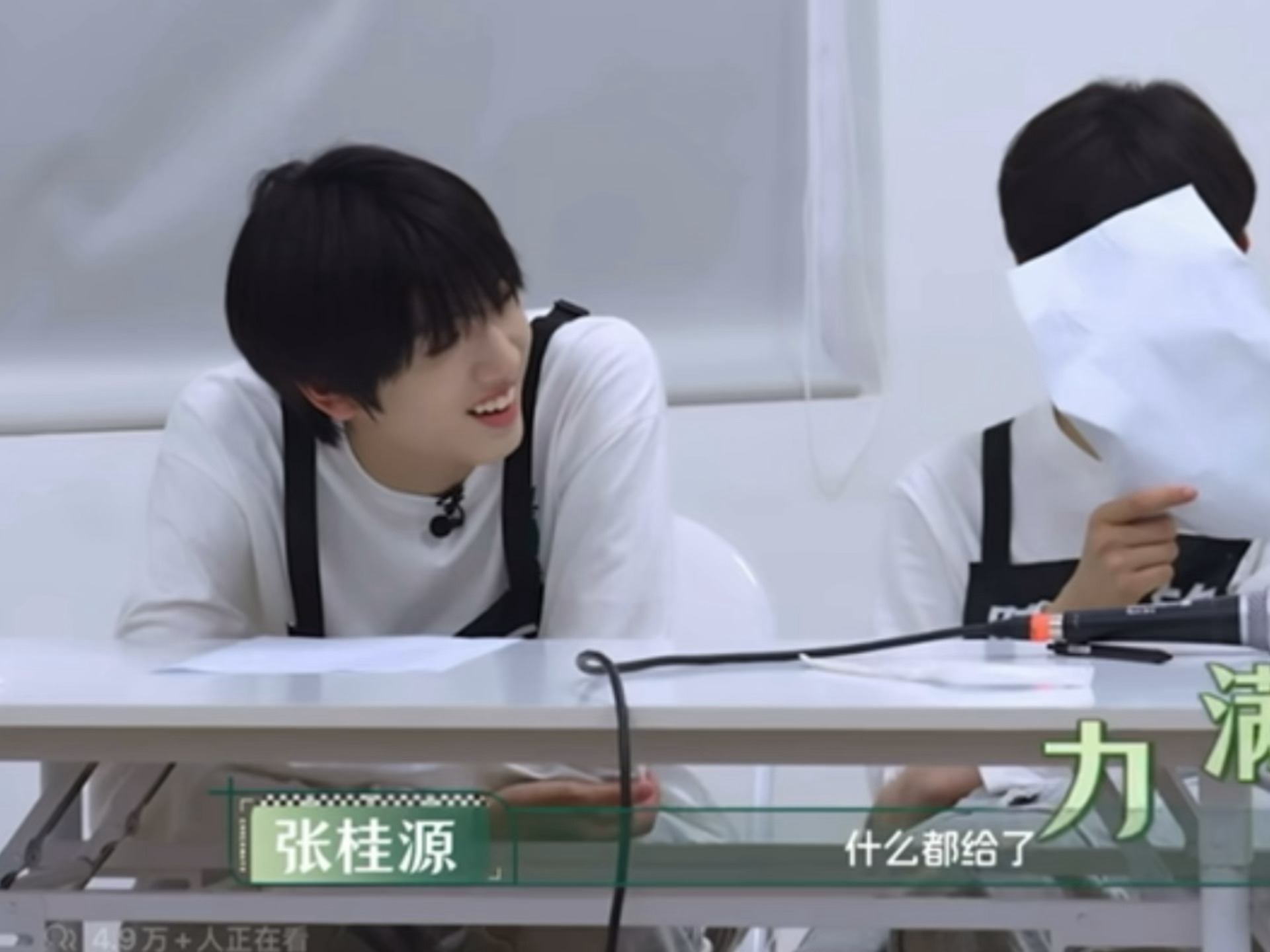 我笑炸了这个人：什么都给了 给了 你要的全拿走～ 