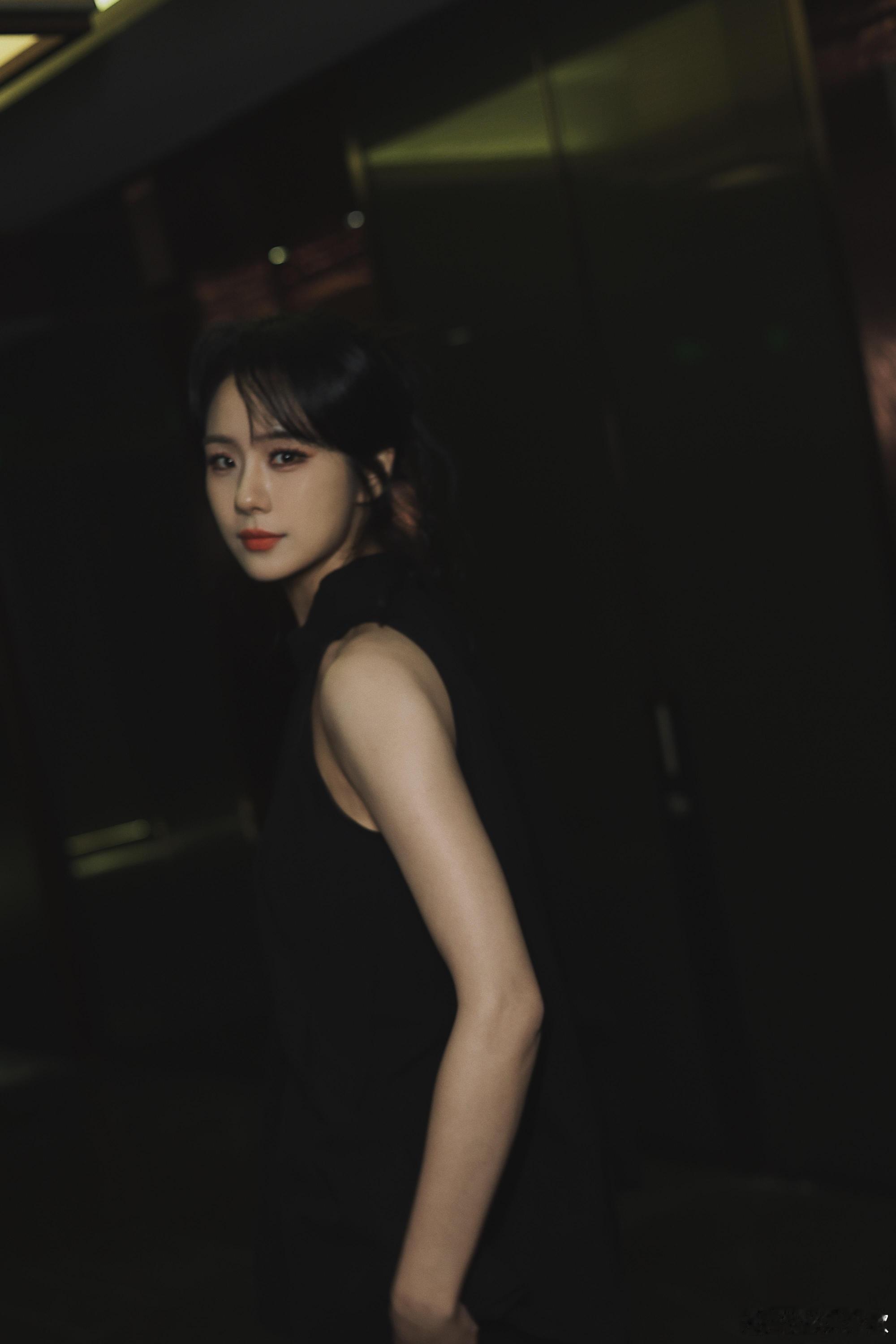 原来就姜珮瑶旁边就是Lumi早春晴朗Lumi和姜珮瑶同框重新回看片段才恍然大悟这