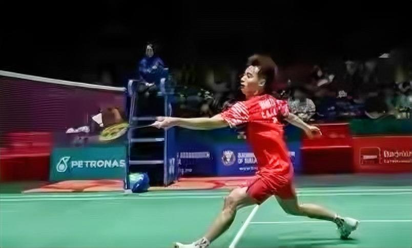 国羽今日的首场败仗来自一场男单比赛，北京时间凌晨时分，王正行在法国输给马格纳斯，