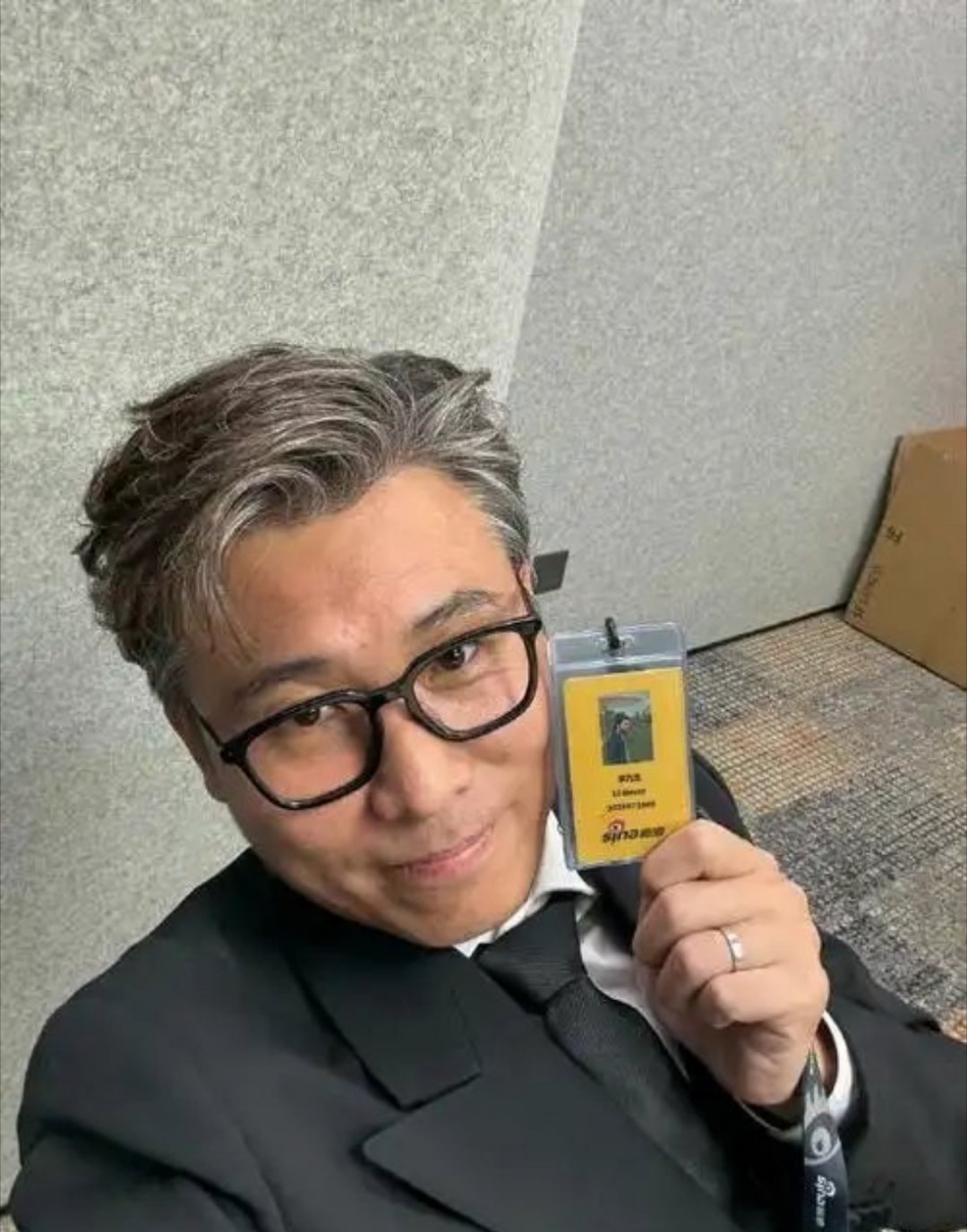 李乃文你才是真的魔童[捂嘴哭]天天都不知道在哪闯祸呢哈哈哈哈哈哈 一下没看见就闯