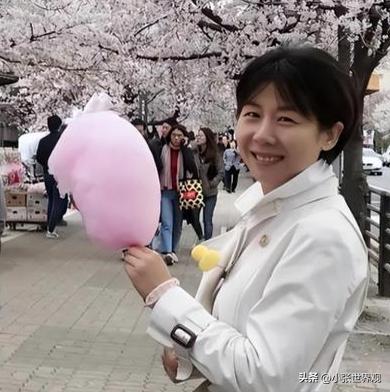 1999年湖北687分文科女状元戴柳，被父亲偷改志愿错失北大，戴柳下定决心从此在