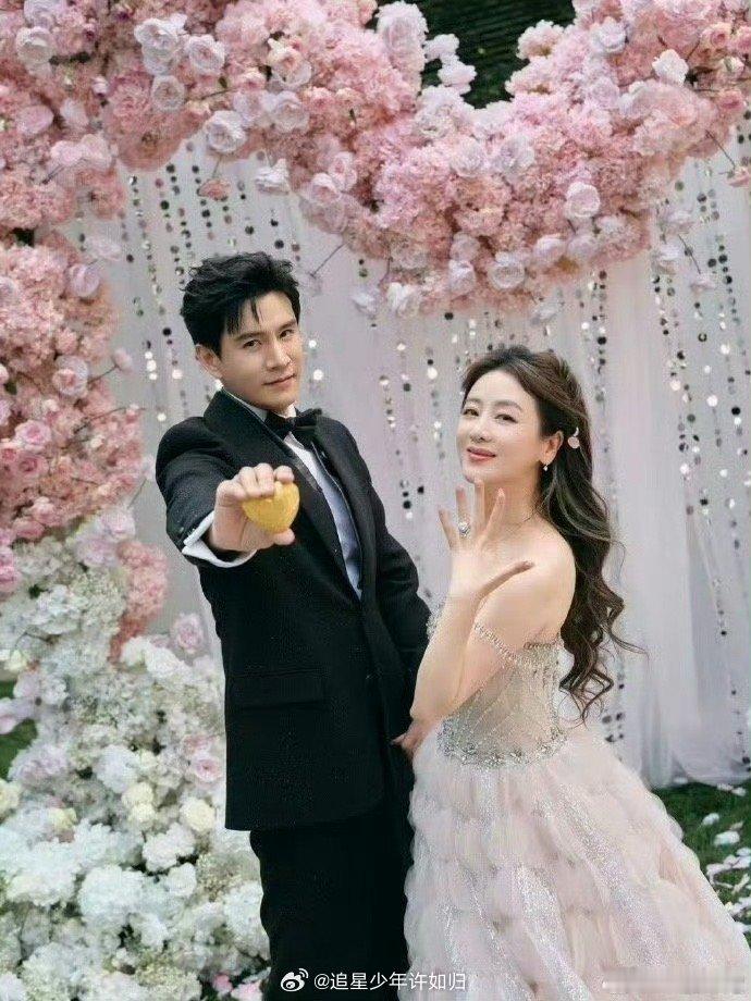 被经超补求婚仪式感浪漫到了 经超补求婚仪式感好强，这也能够弥补他们两人的遗憾了吧