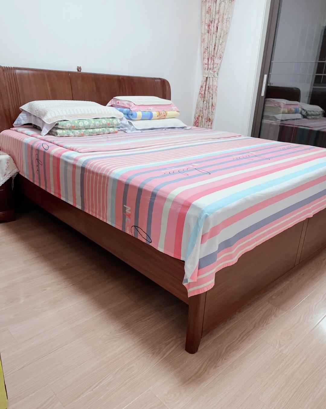 发现一个规律：
年龄越大越爱叠被子
以前在农村，早起老年人第一件事就是起床后，把