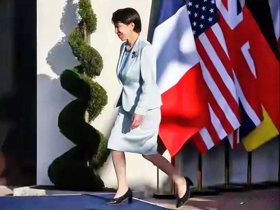 触碰华夏底线者，不配享有大国礼遇！

中国不再称呼高市早苗为日本首相，已经不是简