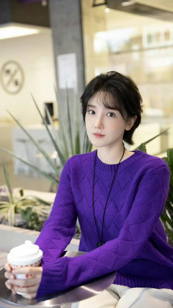 这不是女版鹿晗吗？[doge][doge][doge]陈小纭 整骨 ​​​