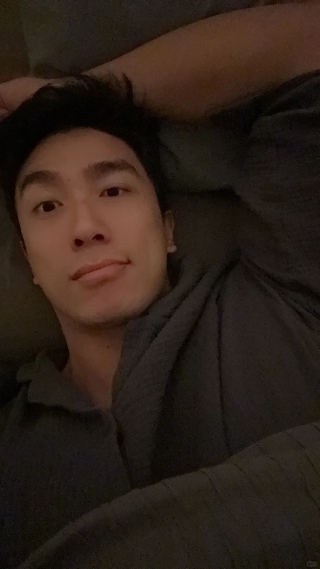 穿上衣服继续当细狗