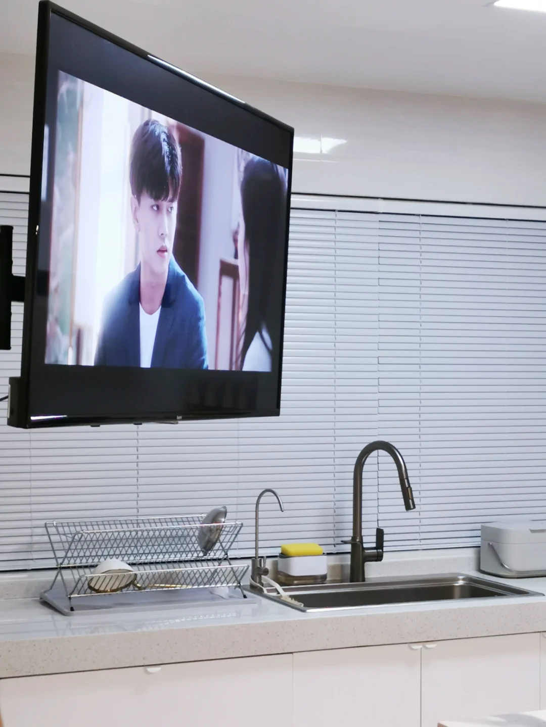 当我在厨房安上了一台电视机之后…