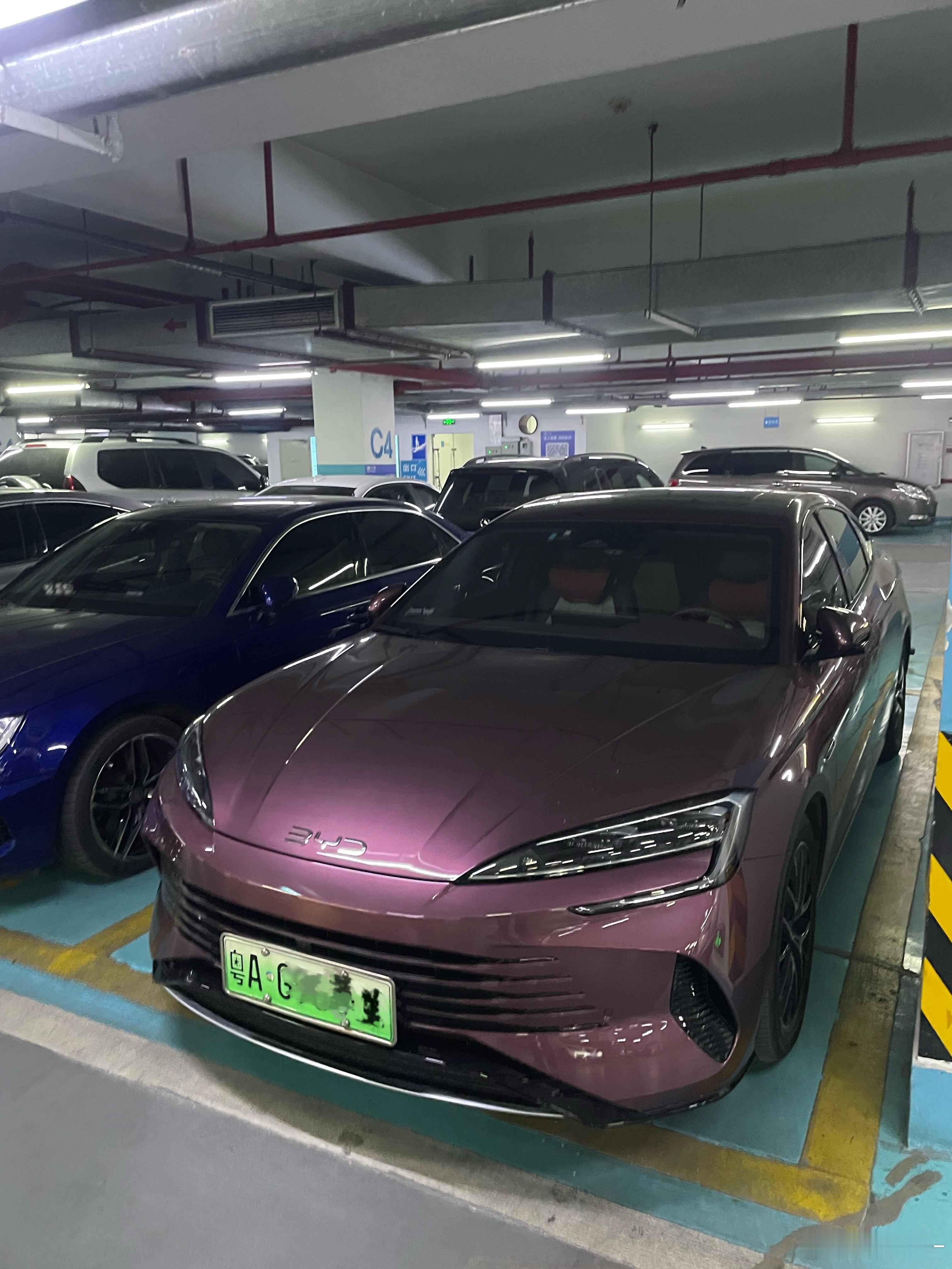 不知道是不是眼花这个漆面干净时看起来很有质感不廉价的样子我和汽车的日常