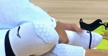 这哥们儿又挂彩了，虽然不至于脆弱得像玻璃一样，但也真够呛，看起来挺壮实的，可就是