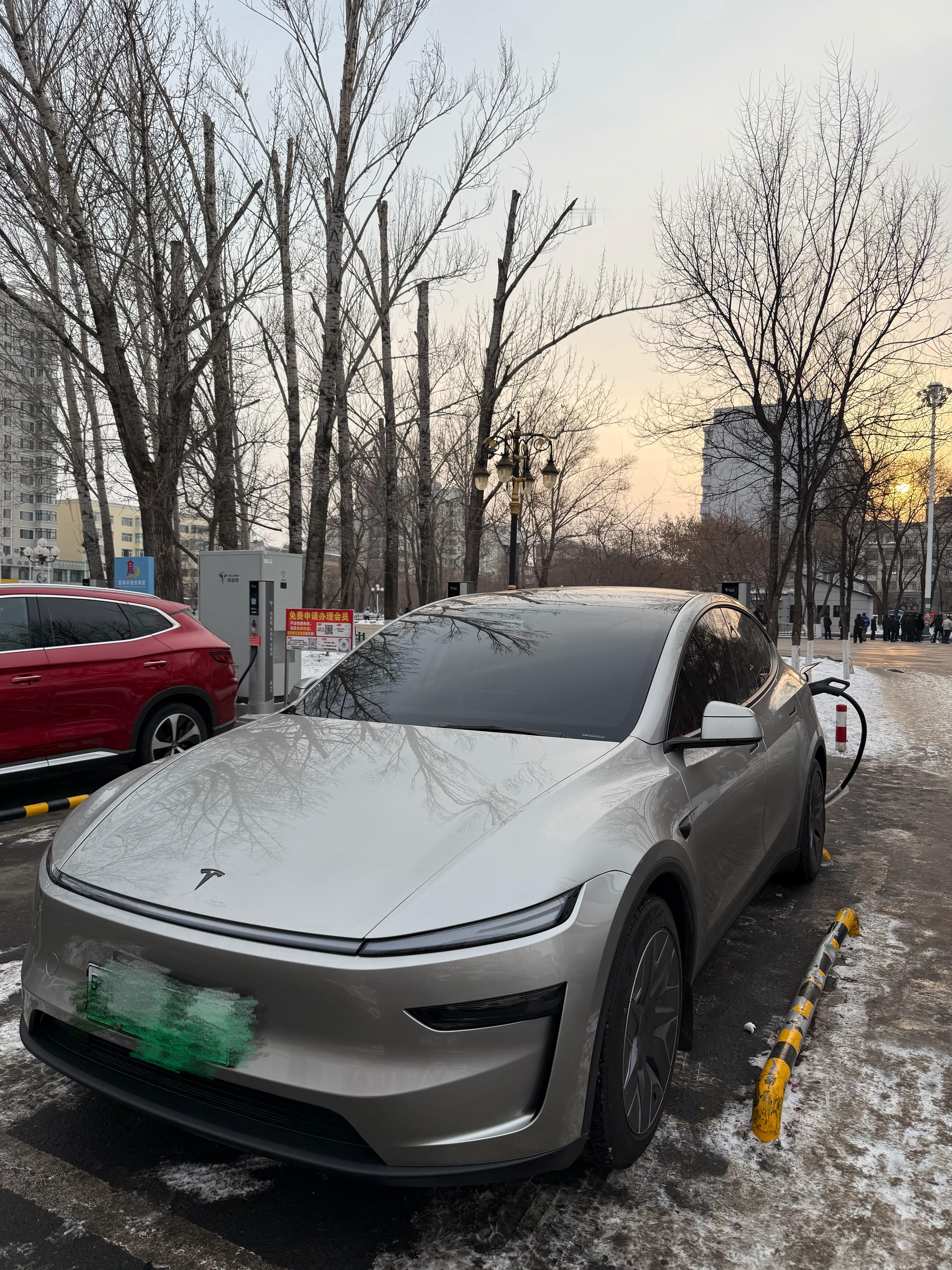 东北朋友把帕杰罗换成了Model YL。前几天零下20°，高速540公里，充电一