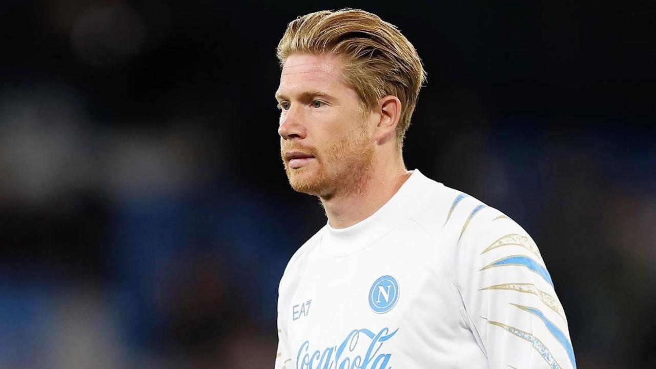 那不勒斯中场凯文-德布劳内将因腘绳肌撕裂在比利时接受手术，预计伤缺3到5个月。