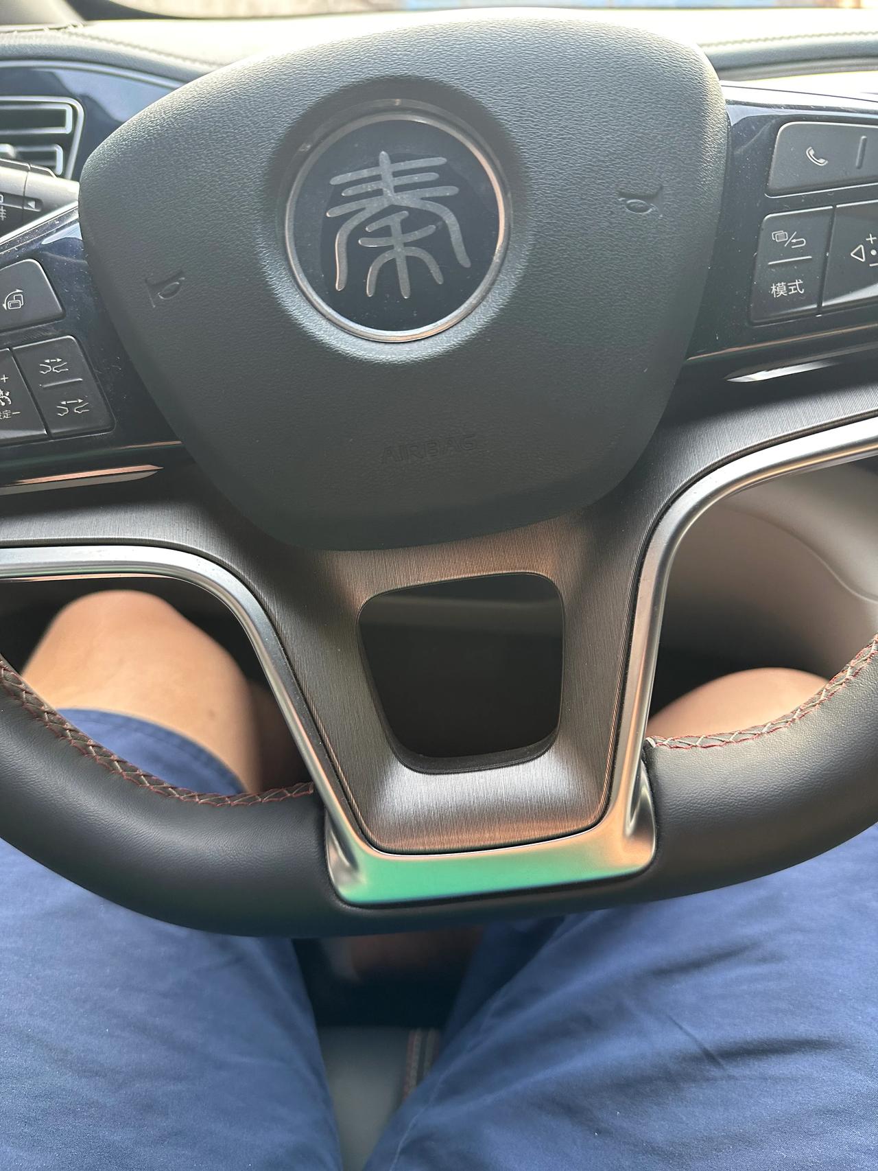 在我看来，买十几万的车都是经济适用，买车想要有点排面，最差劲也要买20万以上，如