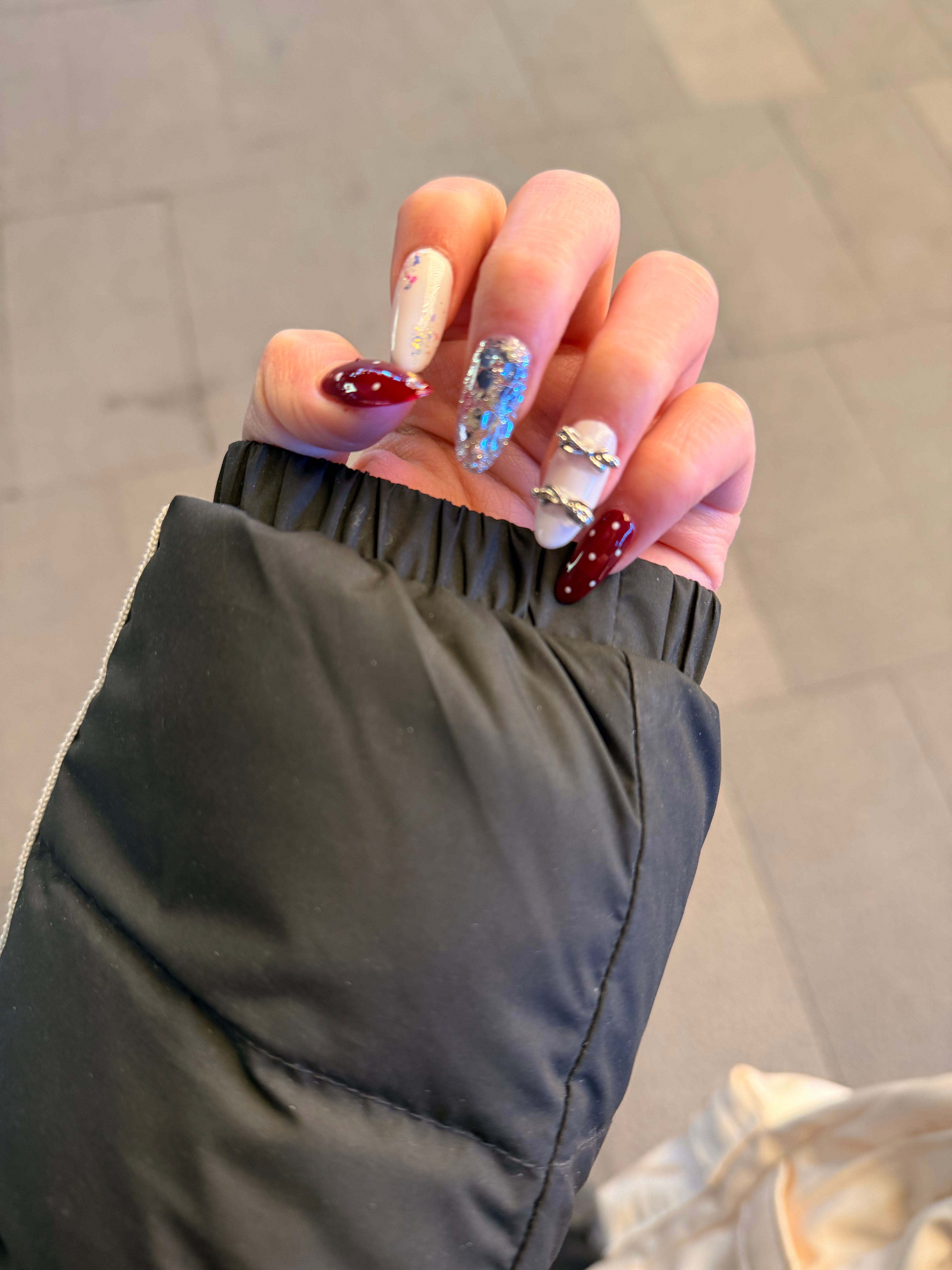 今天跳了舞 做了美甲 骂了讨厌的人 晚上Lwh回来陪我打王者 就很满足了 