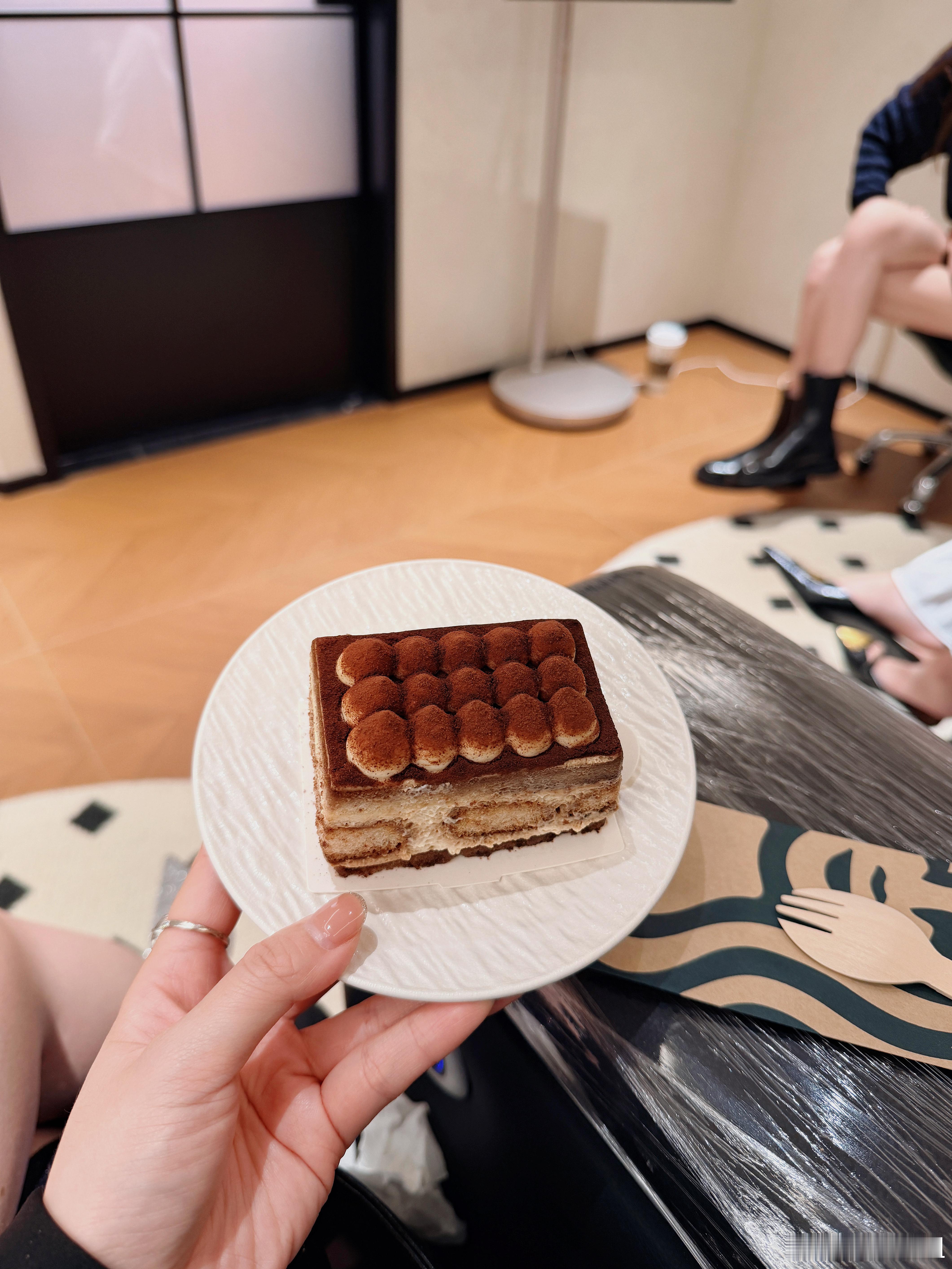 从早忙到晚奖励自己一块蛋糕不过分吧[馋嘴] ​​​