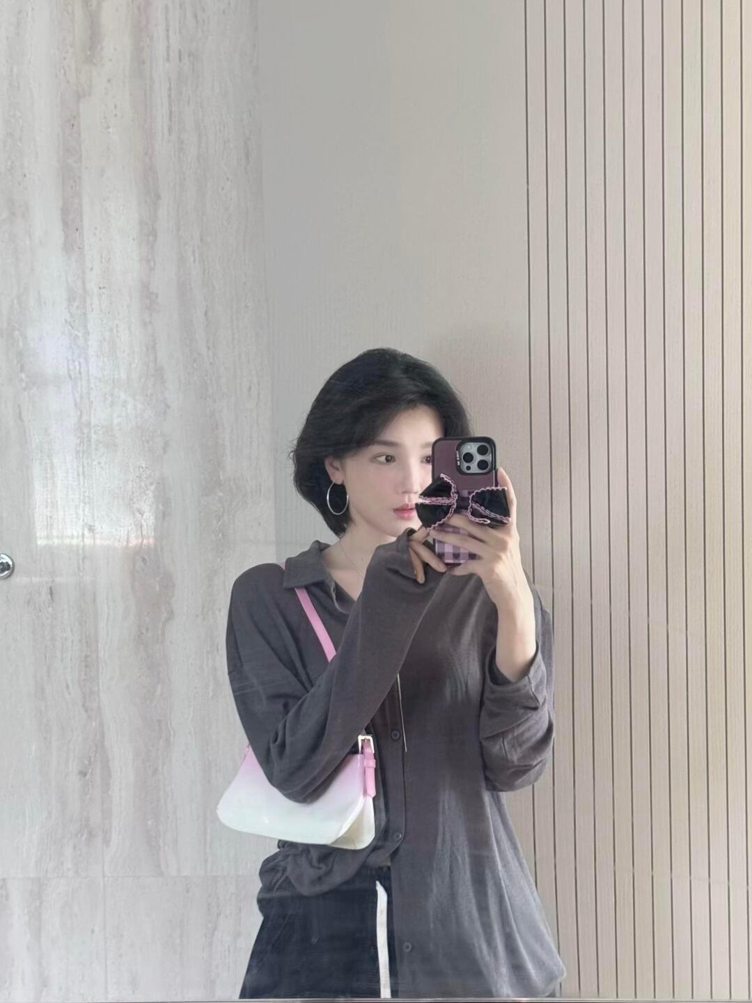 陈小纭大腿小腿几乎一样细感觉陈小纭弄这个短发超级美 挺适合她的 
