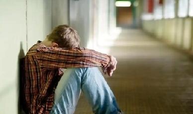 青少年忧郁问题：需全社会合力破解
 
近年来，青少年忧郁问题呈高发态势，据相关调