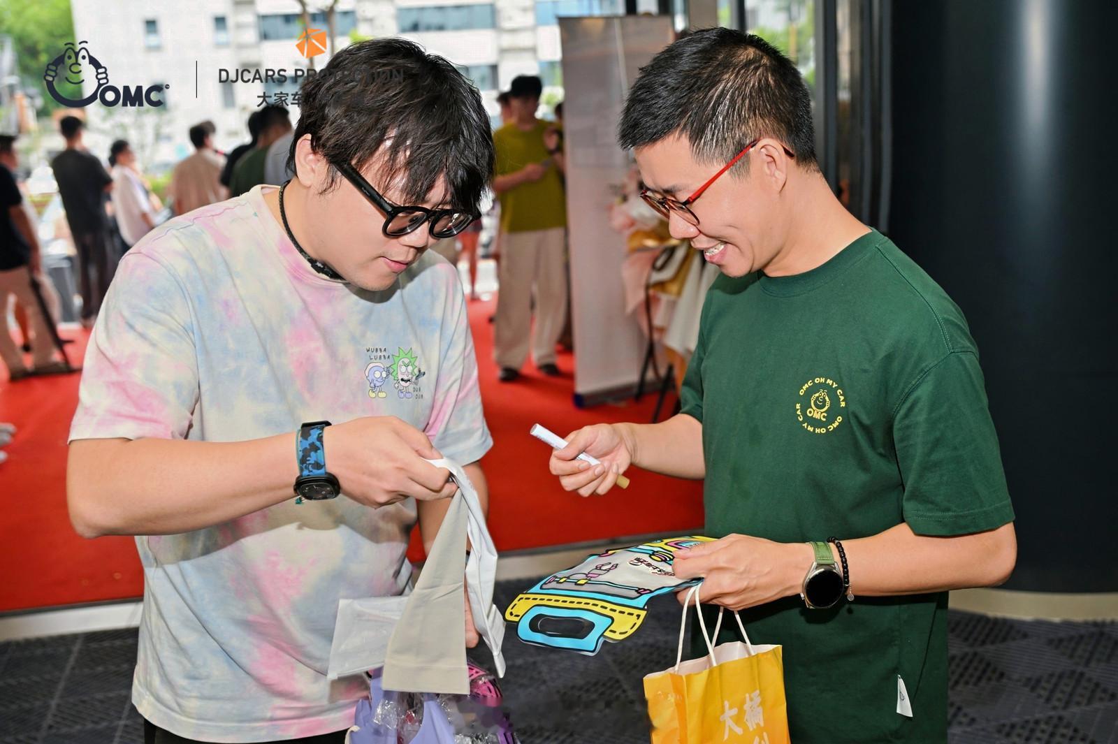 现场越来越多人啦，开心[鼓掌][鼓掌]还有在附近的小伙伴要加入嘛？omc=ohm