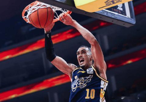 奎因6抢断让对手害怕，全场22+6+9+6+1带队取胜




奎因太强了，继续