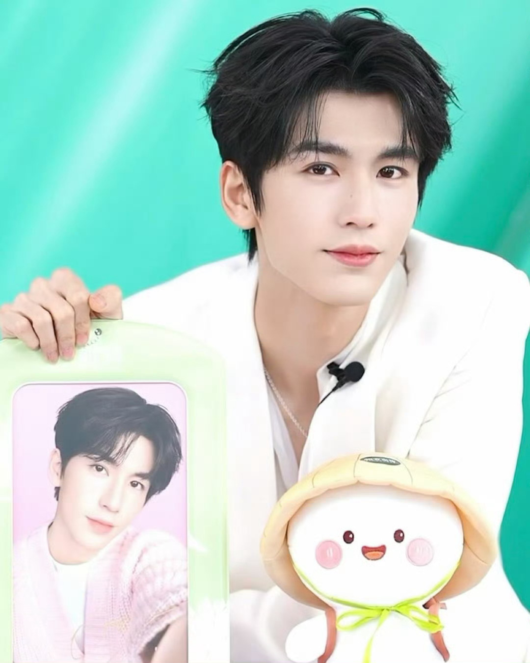 张凌赫直播截图   好帅一男的[舔屏] ​​​