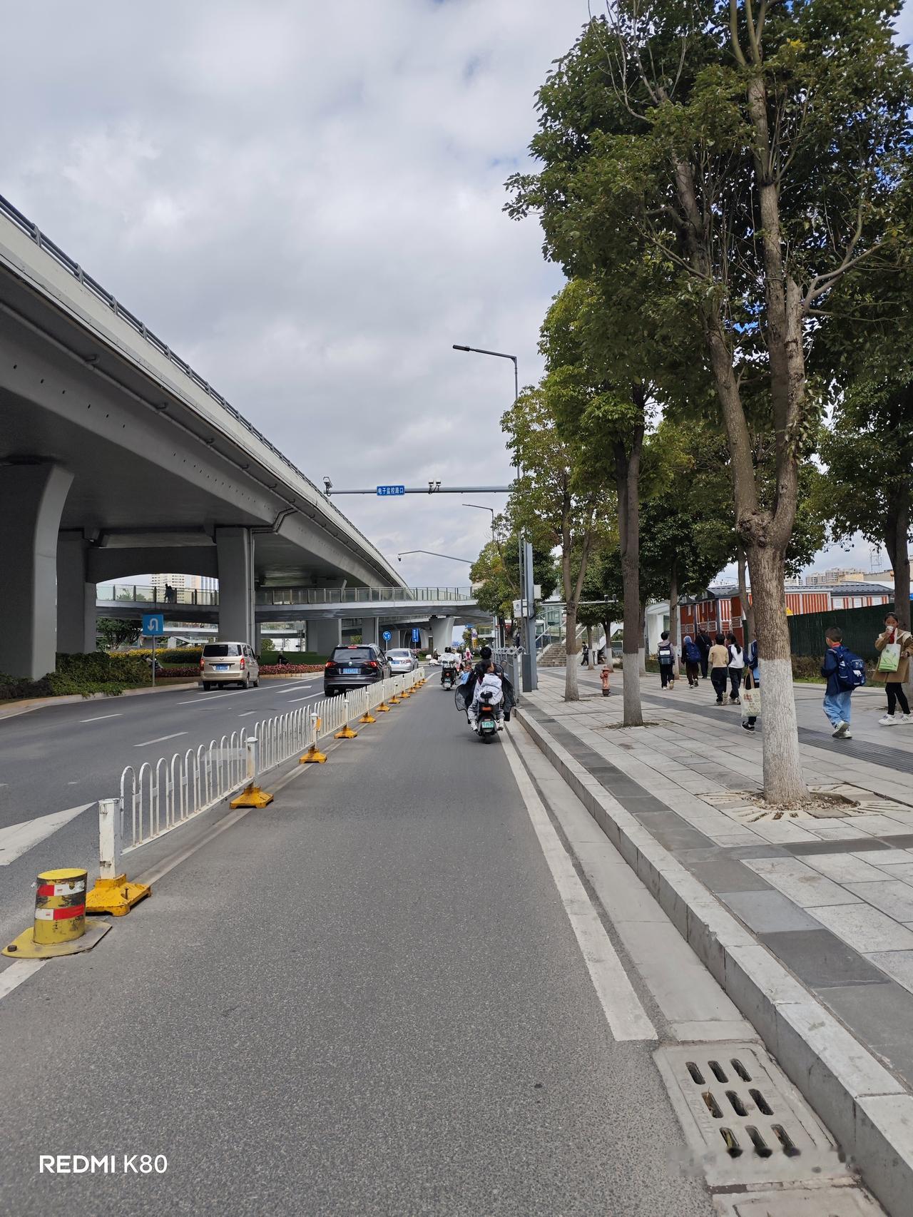 推荐几个
 低成本手工（拼乐高、改旧衣），成就感拉满；
​
 感官放松（喝茶听音