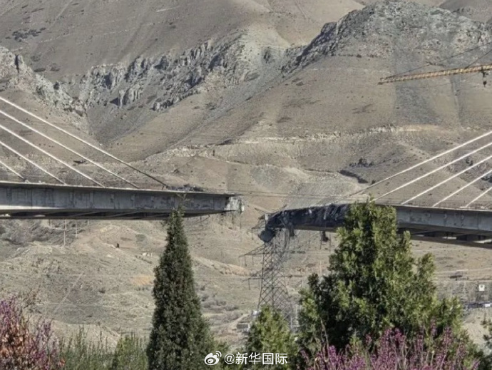 #美方在伊朗炸桥阻断交通# 【#特朗普放炸桥视频施压伊朗# 伊朗外长说不会投降】