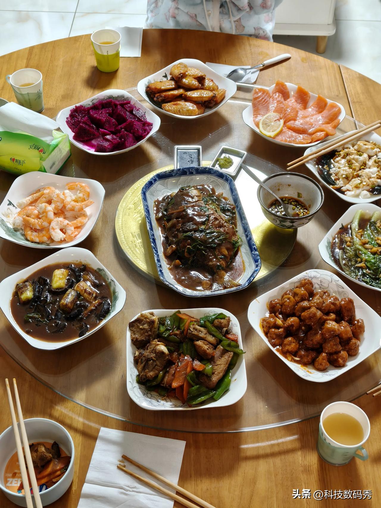 春晚节目单来啦，一会边吃饺子边看春晚“包饺子”[马思纯的微笑] ​​​