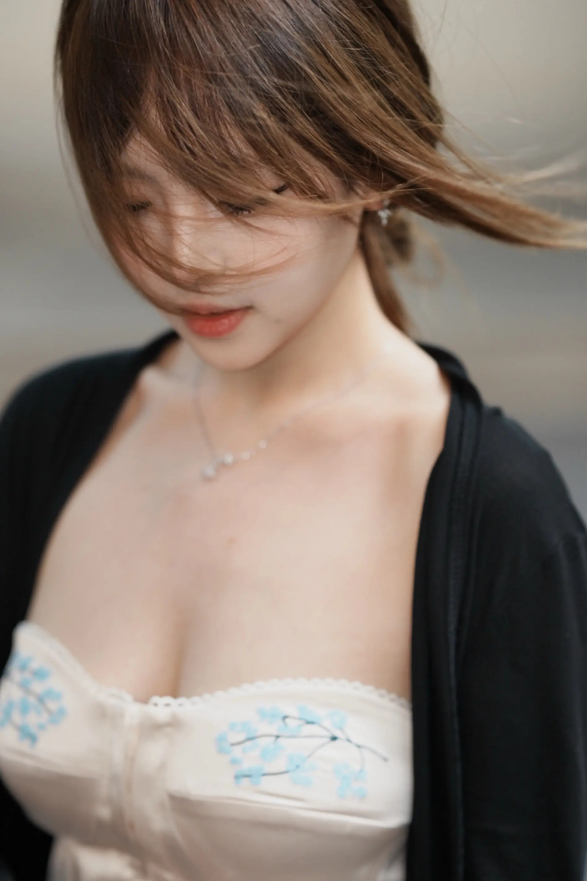 那个女同学。