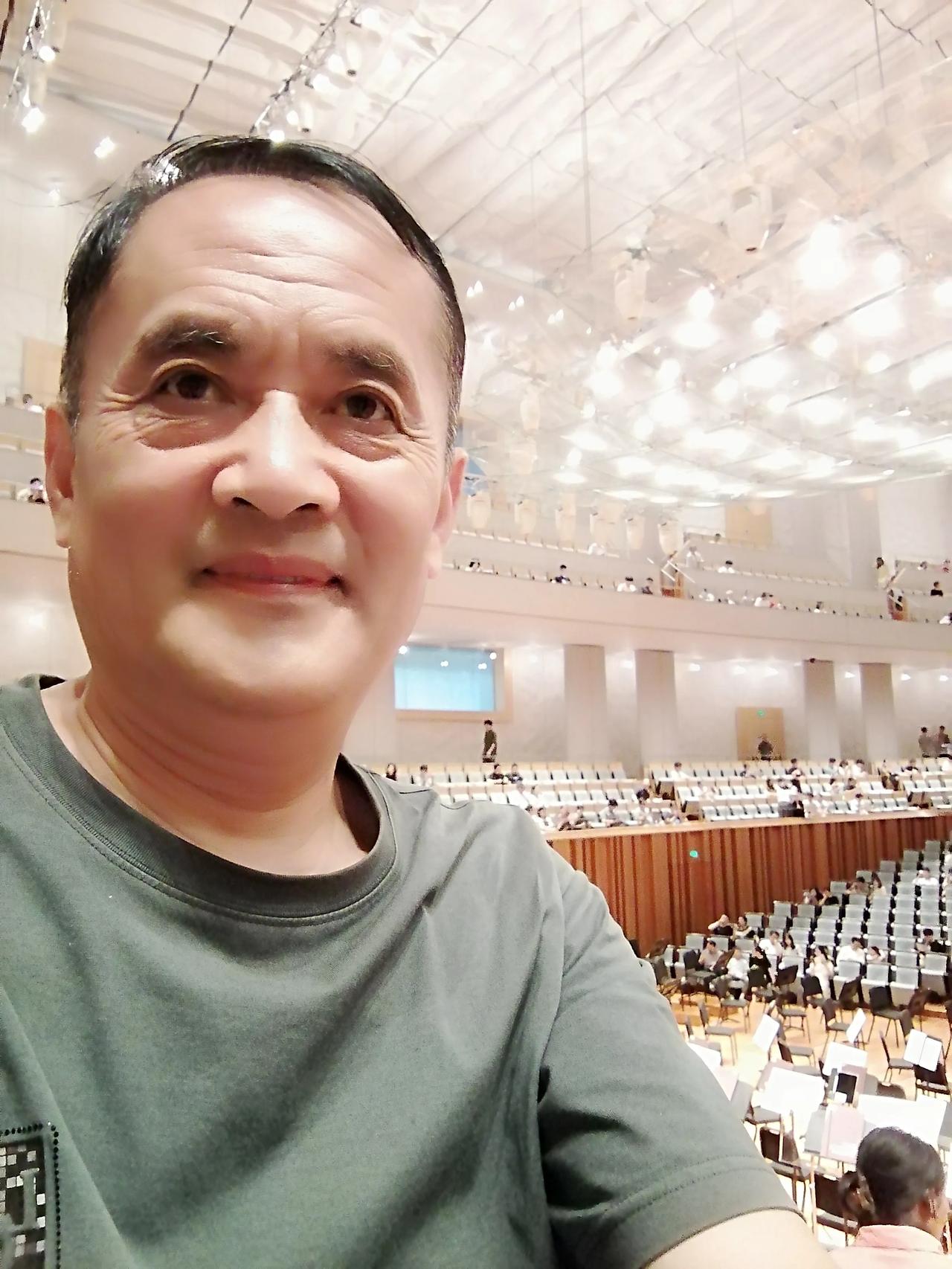 给老公拍个特写，来到北京国家大剧院，观赏了一场由韩国著名指挥家郑明勋指挥的欧洲之