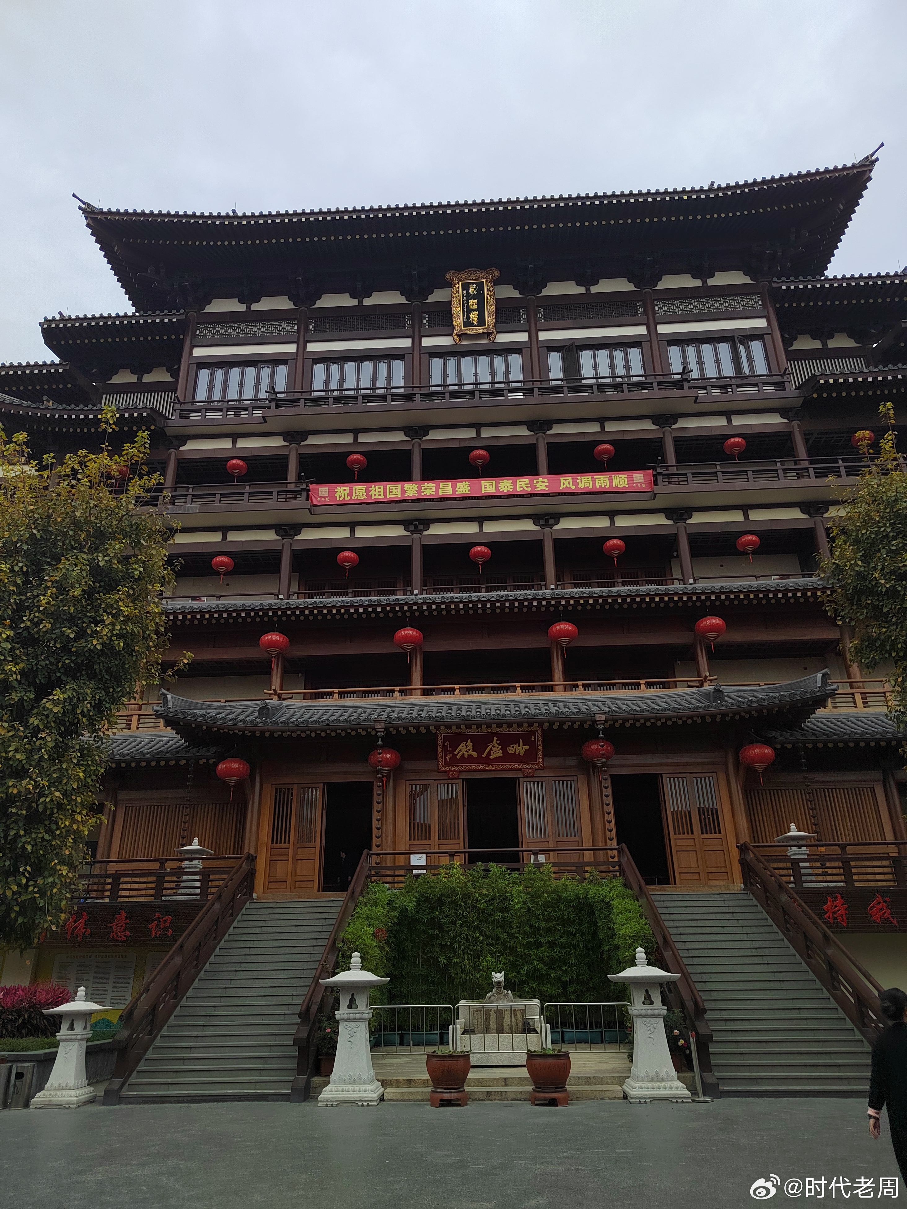 唐太宗贞观年间，太史令李淳风观测天象后上奏：“帝传三世，武代李兴，女主昌。”预言