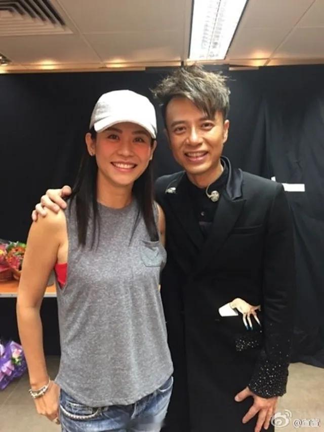 「香港知名女藝人宣萱 （）現身古天乐 （）演唱會擔任嘉賓！55歲宣萱4大凍齡穿搭