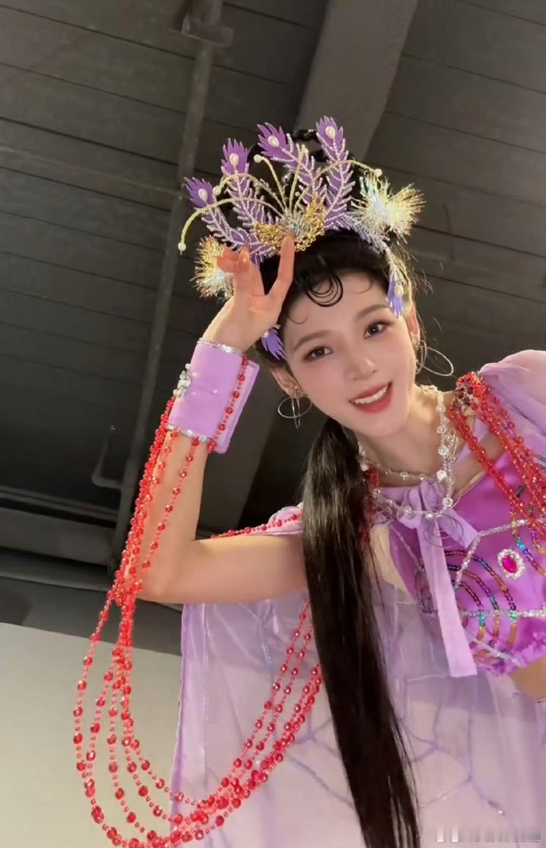 张予曦 蜘蛛精卖袜子 这张脸就是硬美啊~张予曦你就这样going我是吧！！有这样